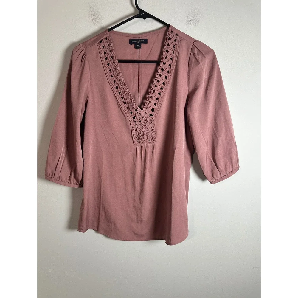 Banana Republic Mauve Crochet V-Neck Blouse 3/4 Puff Sleeve Dusty Rose Womens XS
